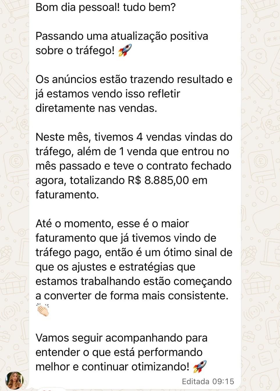 Mensagem de WhatsApp de um cliente contando 4 vendas vindas do tráfego e R$ 8.885 de faturamento no mês